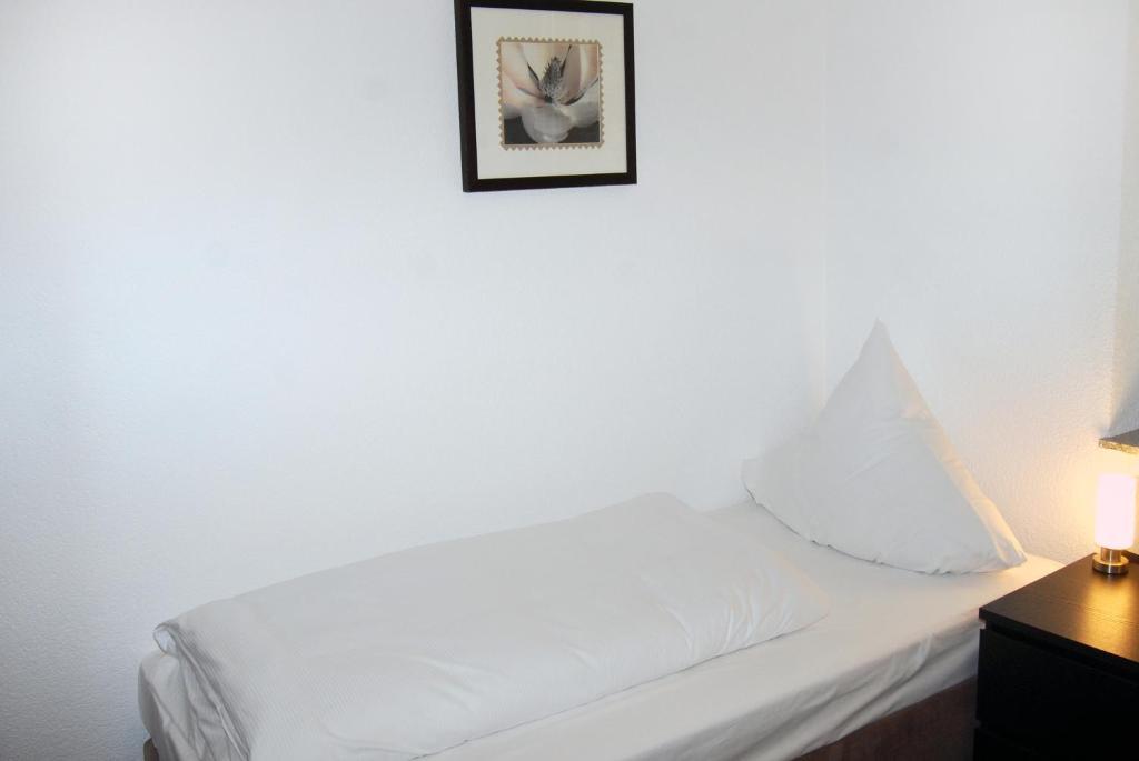 Hotel Rheinischer Hof Эркрат Номер фото