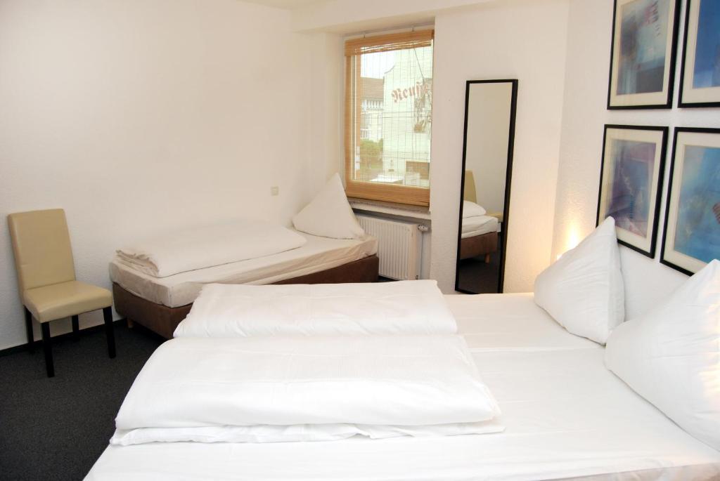 Hotel Rheinischer Hof Эркрат Номер фото